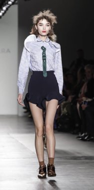 KaTtY Xiomara pist gösteri 