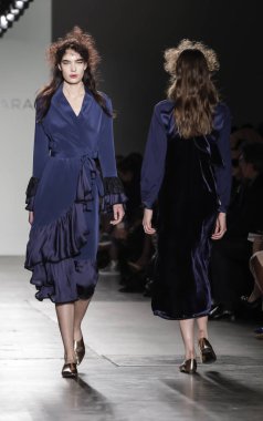  KaTtY Xiomara pist gösteri