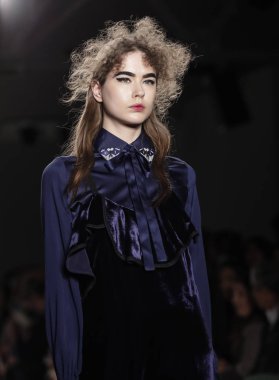  KaTtY Xiomara pist gösteri