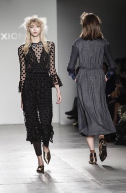  KaTtY Xiomara pist gösteri