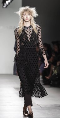  KaTtY Xiomara pist gösteri