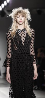  KaTtY Xiomara pist gösteri