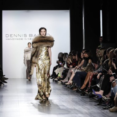  Dennis Basso koleksiyonu pist gösteri