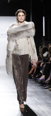 Dennis Basso koleksiyonu pist gösteri