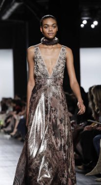 Dennis Basso koleksiyonu pist gösteri