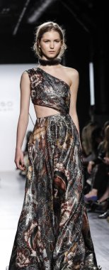 Dennis Basso koleksiyonu pist gösteri