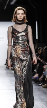 Dennis Basso koleksiyonu pist gösteri