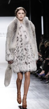 Dennis Basso koleksiyonu pist gösteri