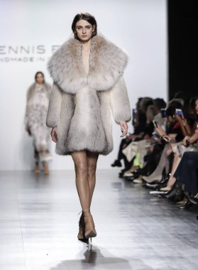 Dennis Basso koleksiyonu pist gösteri