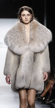 Dennis Basso koleksiyonu pist gösteri