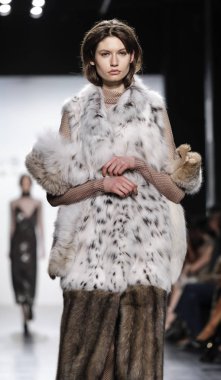 Dennis Basso koleksiyonu pist gösteri