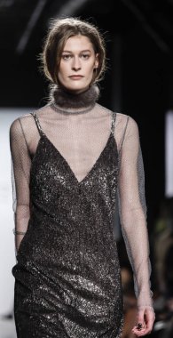 Dennis Basso koleksiyonu pist gösteri