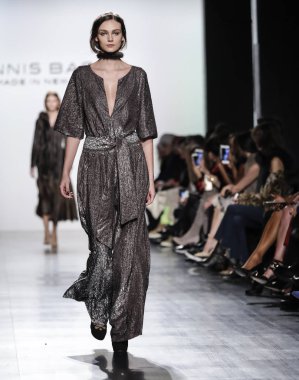 Dennis Basso koleksiyonu pist gösteri