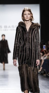 Dennis Basso koleksiyonu pist gösteri