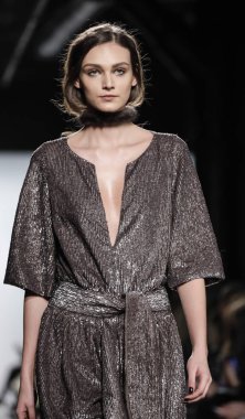 Dennis Basso koleksiyonu pist gösteri