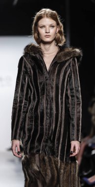 Dennis Basso koleksiyonu pist gösteri