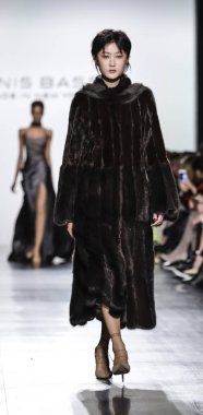 Dennis Basso koleksiyonu pist gösteri