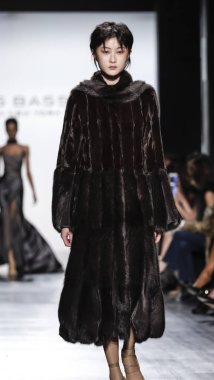 Dennis Basso koleksiyonu pist gösteri