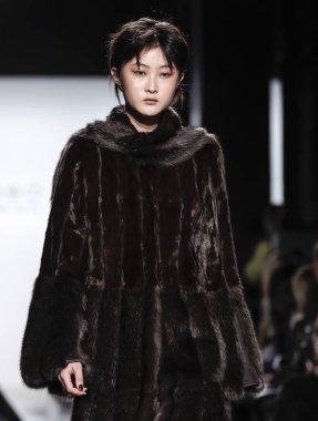 Dennis Basso koleksiyonu pist gösteri