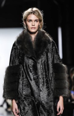 Dennis Basso koleksiyonu pist gösteri