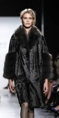 Dennis Basso koleksiyonu pist gösteri