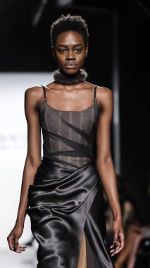 Dennis Basso koleksiyonu pist gösteri