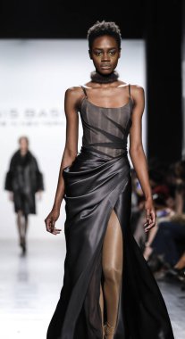 Dennis Basso koleksiyonu pist gösteri