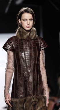 Dennis Basso koleksiyonu pist gösteri