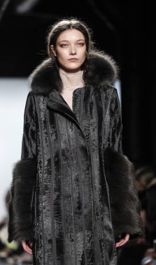 Dennis Basso koleksiyonu pist gösteri