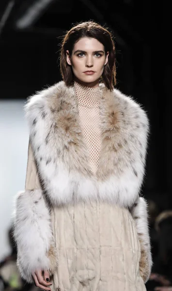 Dennis Basso koleksiyonu pist gösteri