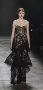 Marchesa koleksiyonunu pist gösteri