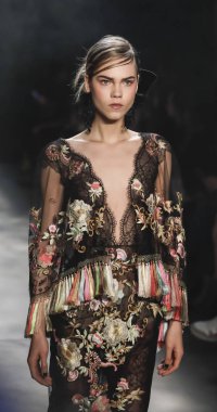 Marchesa koleksiyonunu pist gösteri