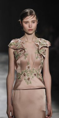 Marchesa koleksiyonunu pist gösteri