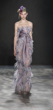 Marchesa koleksiyonunu pist gösteri