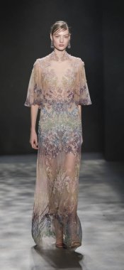 Marchesa koleksiyonunu pist gösteri