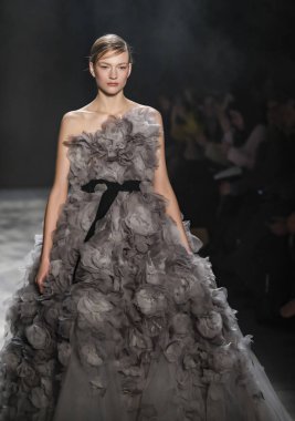 Marchesa koleksiyonunu pist gösteri