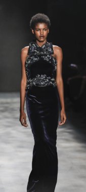 Marchesa koleksiyonunu pist gösteri