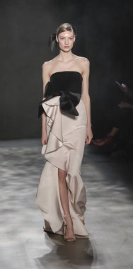 Marchesa koleksiyonunu pist gösteri