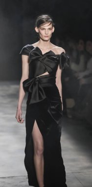 Marchesa koleksiyonunu pist gösteri