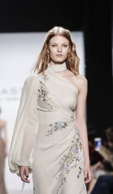 Dennis Basso koleksiyonu pist gösteri 