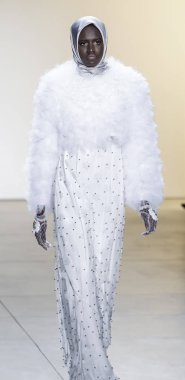 Anniesa Hasibuan Fw17 koleksiyonu