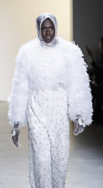 Anniesa Hasibuan Fw17 koleksiyonu