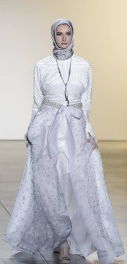 Anniesa Hasibuan Fw17 koleksiyonu