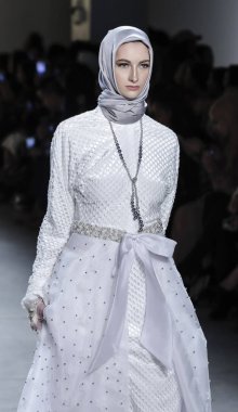 Anniesa Hasibuan Fw17 koleksiyonu