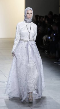 Anniesa Hasibuan Fw17 koleksiyonu