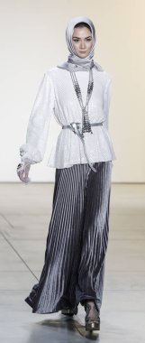 Anniesa Hasibuan Fw17 koleksiyonu