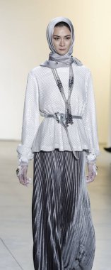 Anniesa Hasibuan Fw17 koleksiyonu