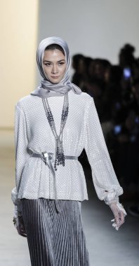 Anniesa Hasibuan Fw17 koleksiyonu