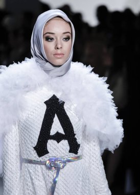 Anniesa Hasibuan Fw17 koleksiyonu