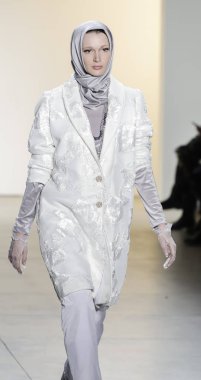 Anniesa Hasibuan Fw17 koleksiyonu